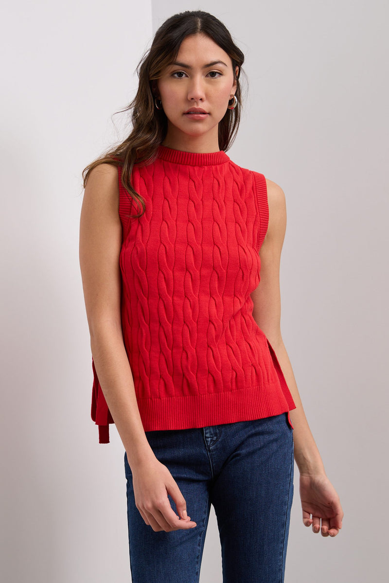 Sleeveless sweater tied at the sides