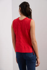 Sleeveless sweater tied at the sides