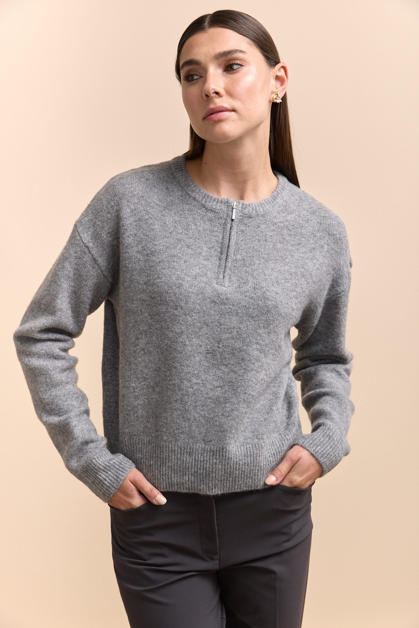 Pull col rond avec zip devant