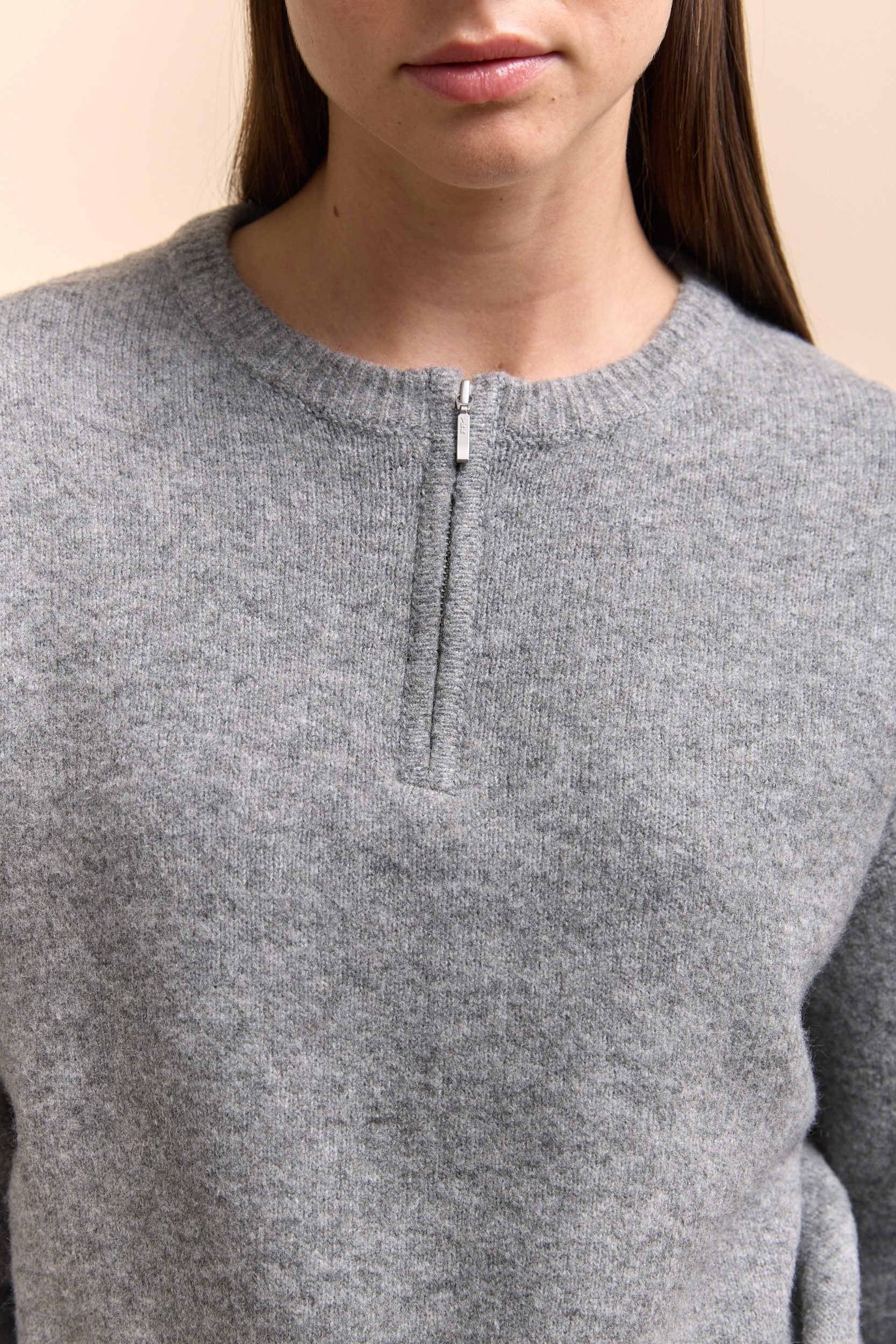 Pull col rond avec zip devant