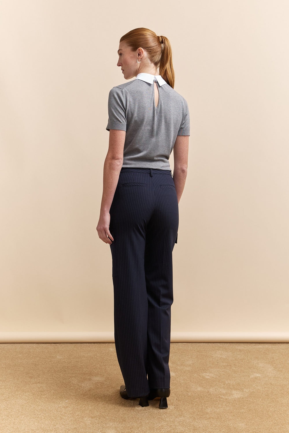 Pantalon cargo à fines rayures