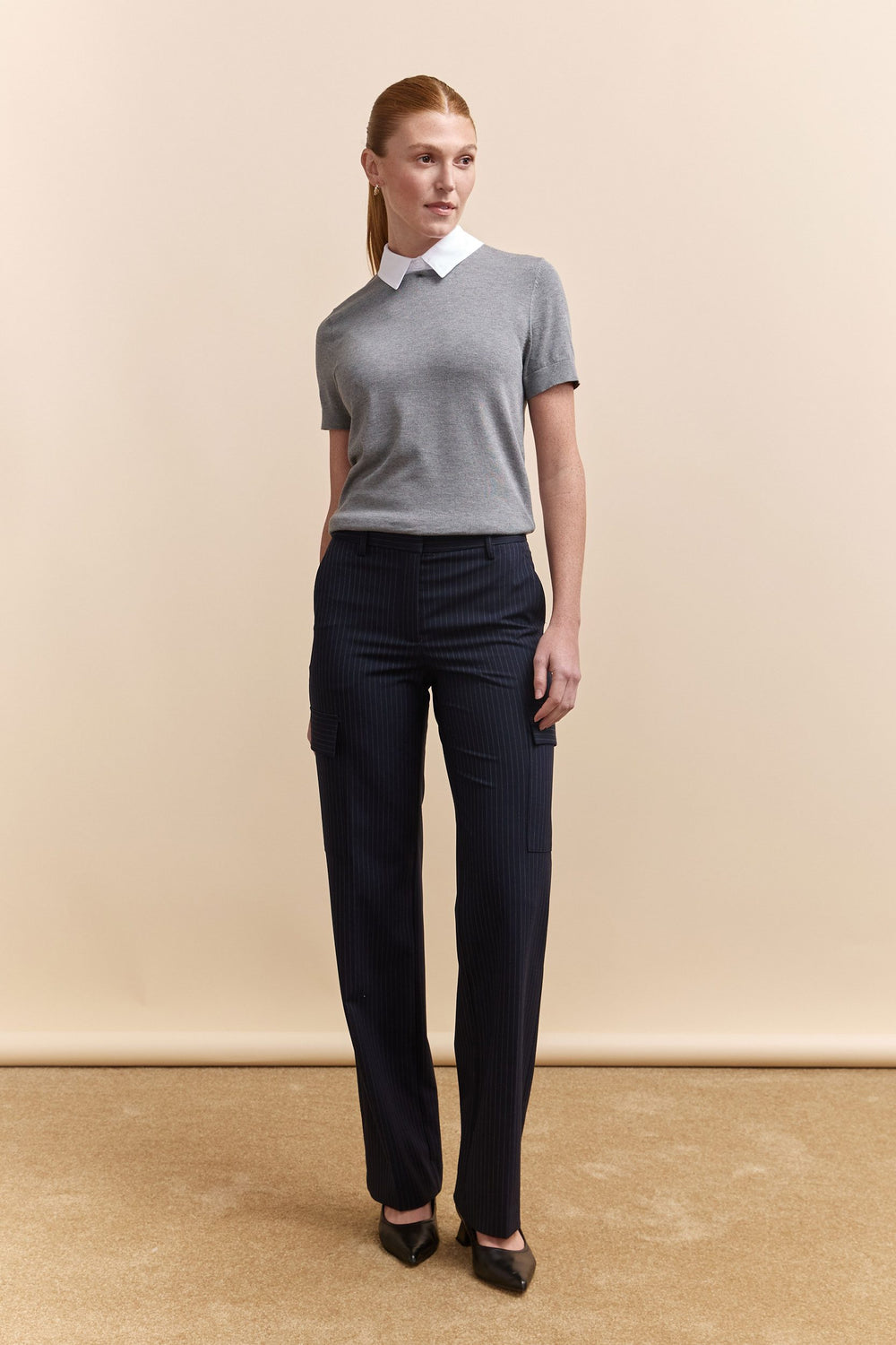 Pantalon cargo à fines rayures