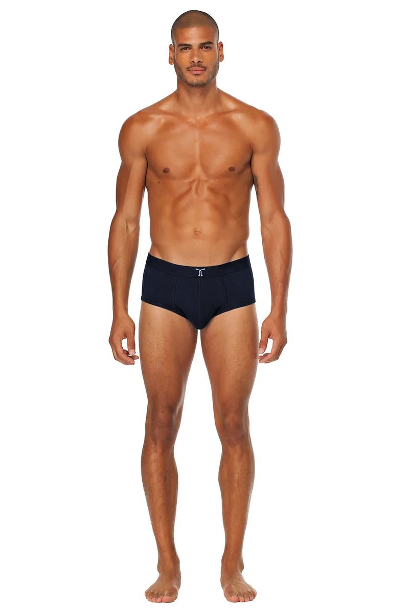 Solid colour brief