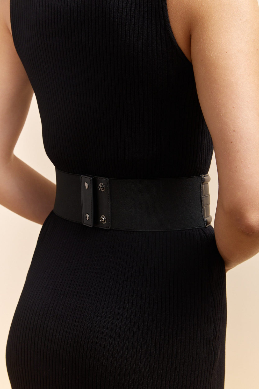 Ceinture élastique avec ornement de métal