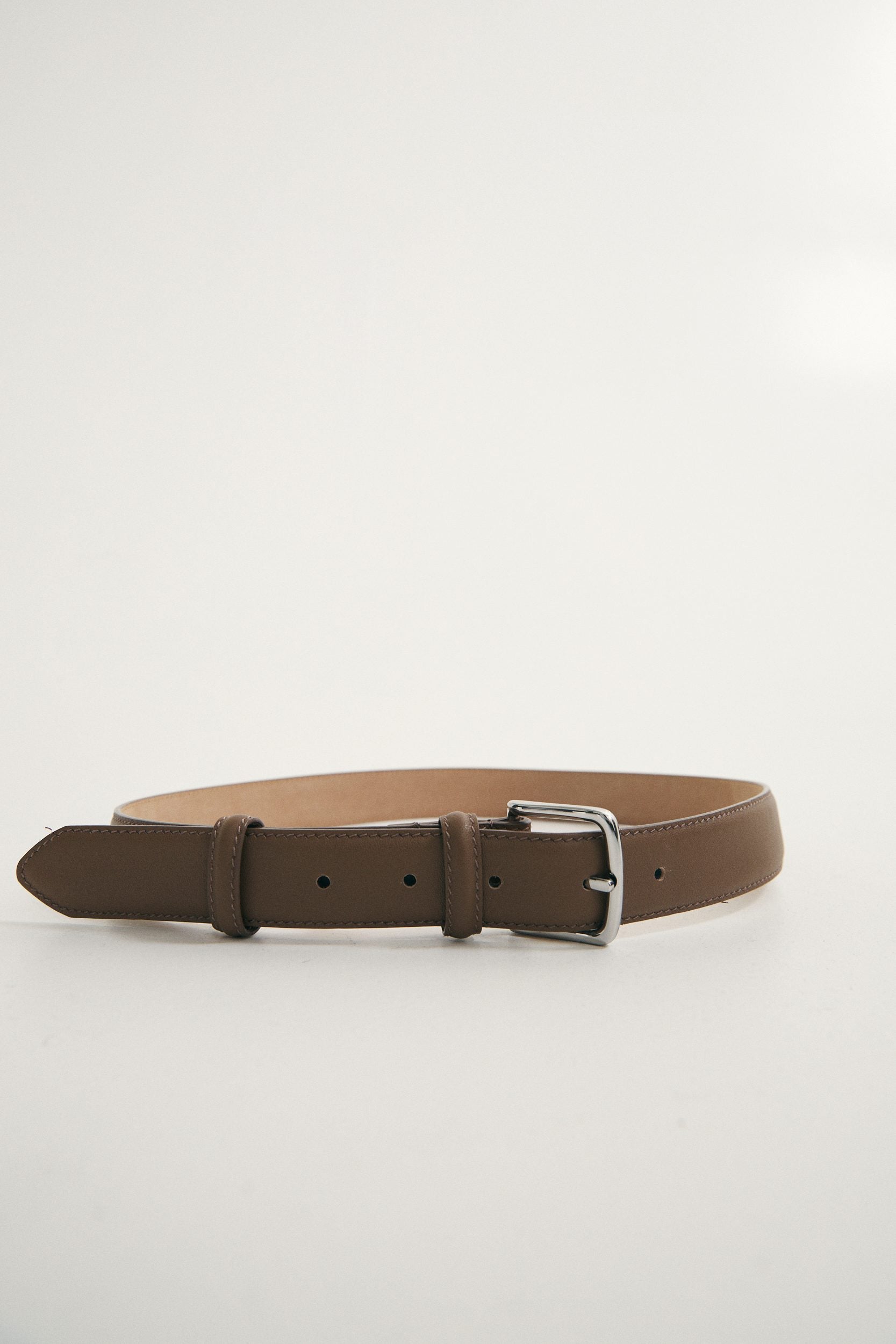 Ceinture avec boucle argentée