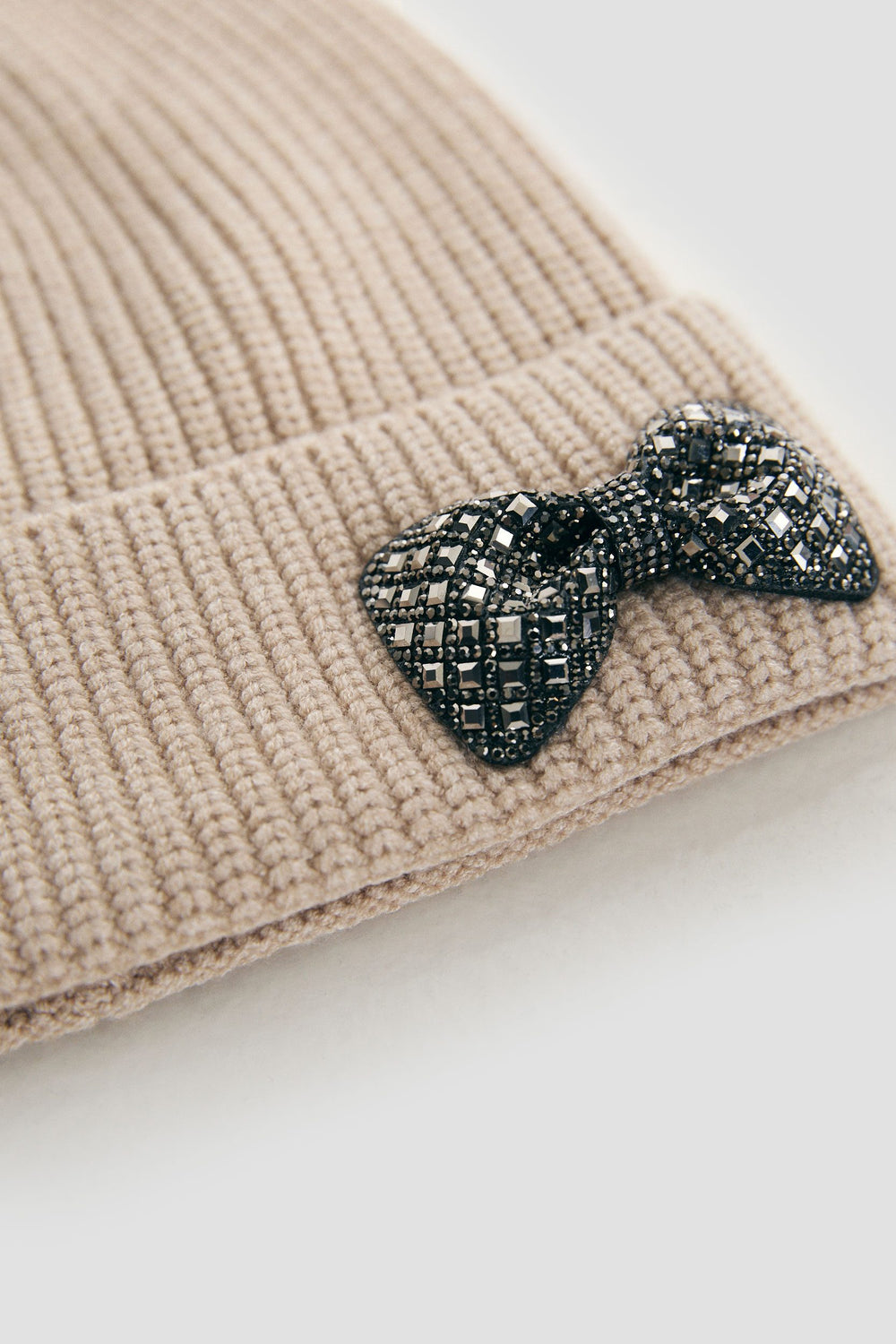 Beanie with decorative bow