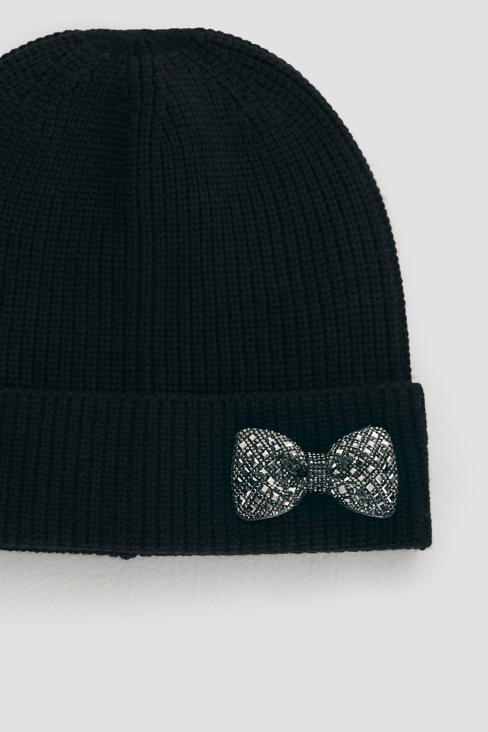 Beanie with decorative bow