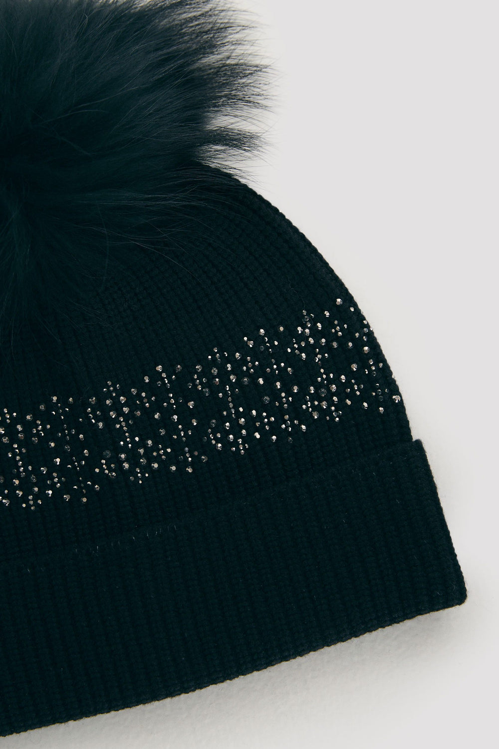 Pom-pom beanie with crystals