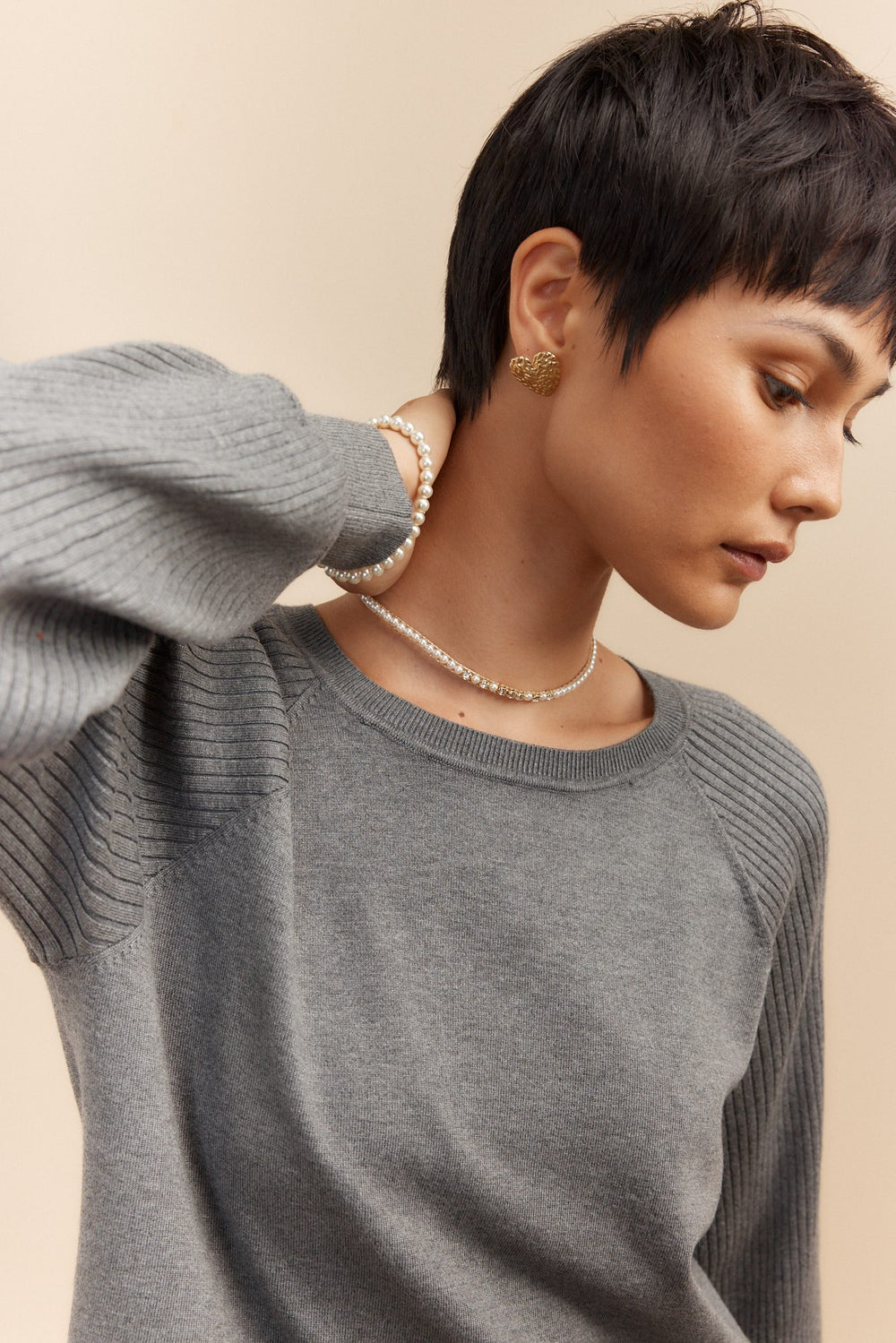 Collier ras de cou avec perles