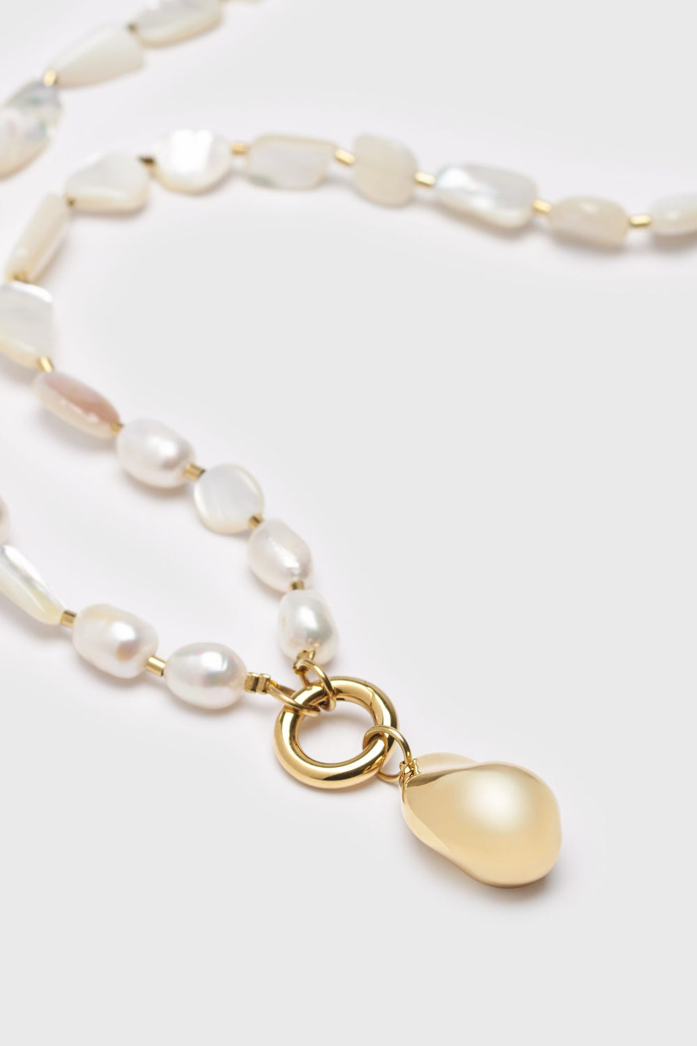 Pearl necklace with golden pendant