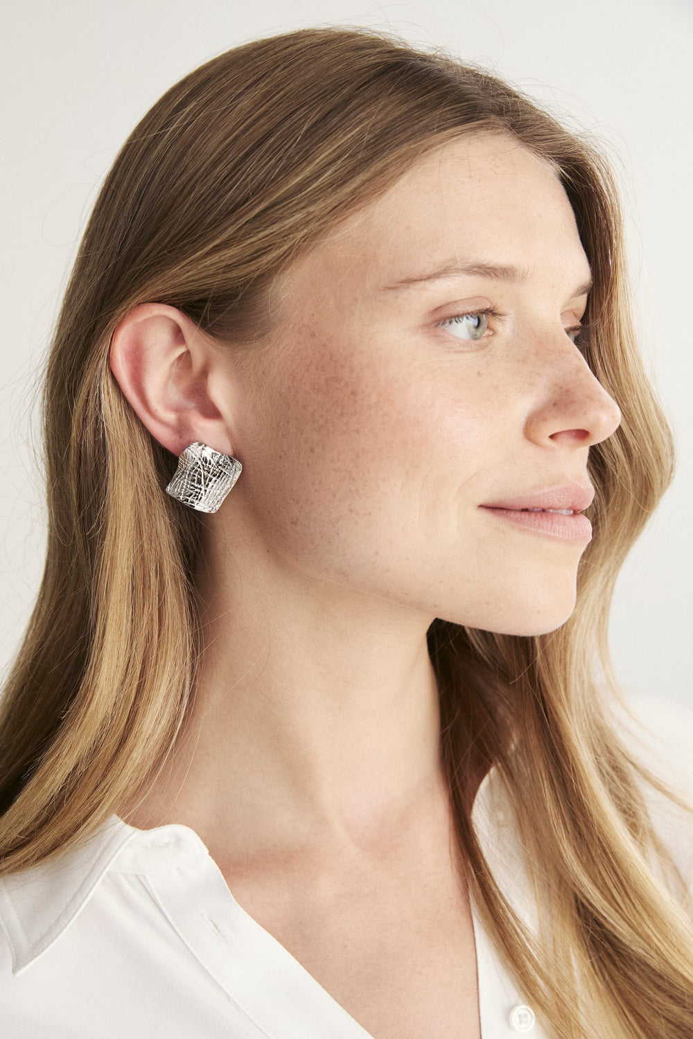 Textured square earrings