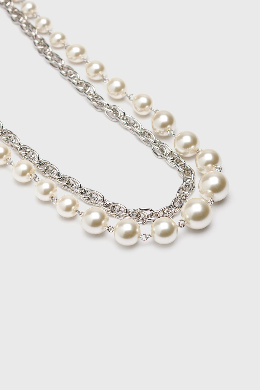 Chain and pearl necklace