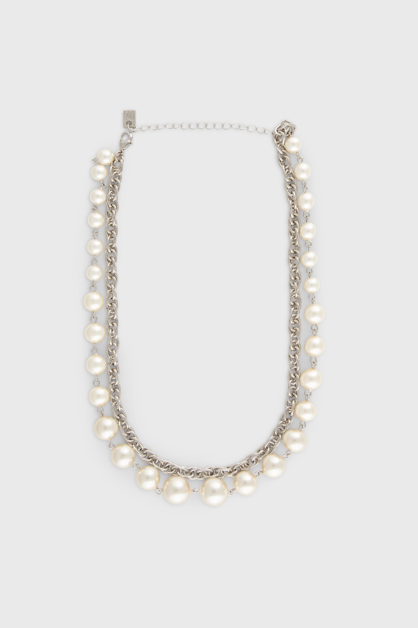 Chain and pearl necklace