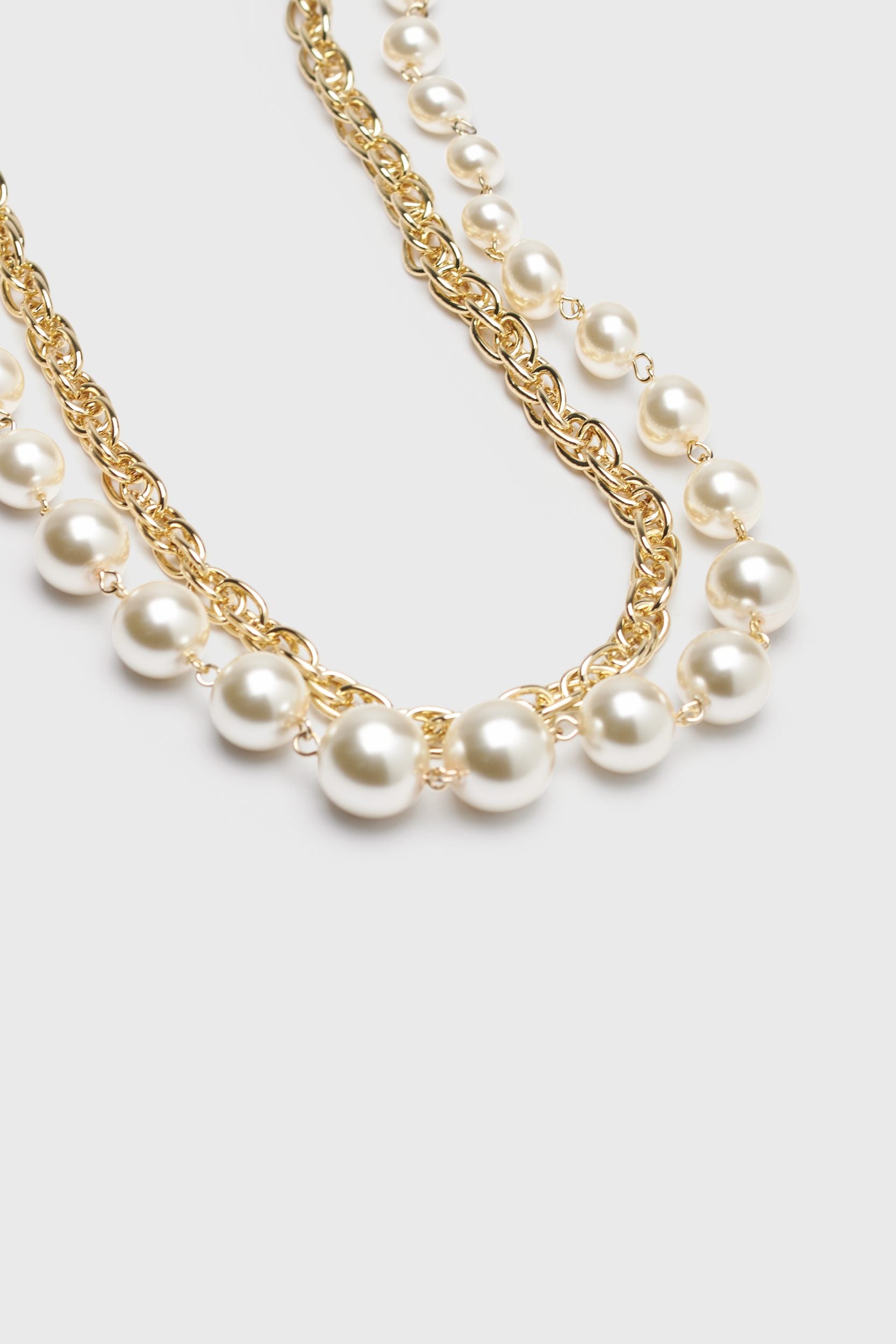 Chain and pearl necklace