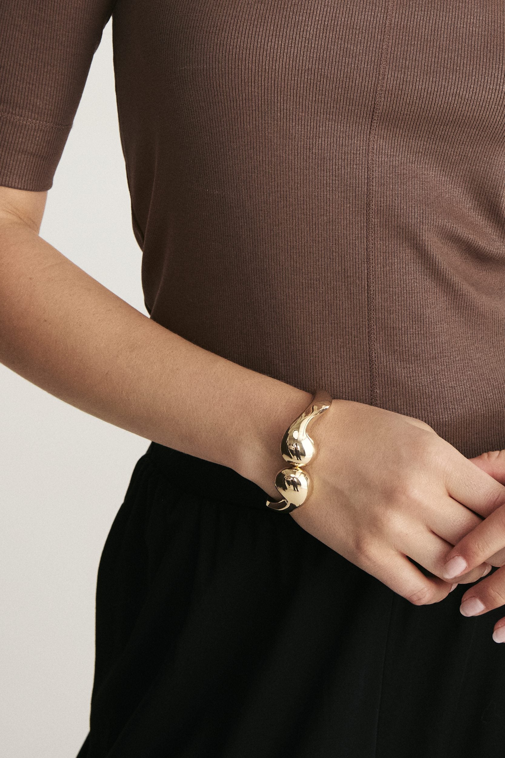 Metal bangle