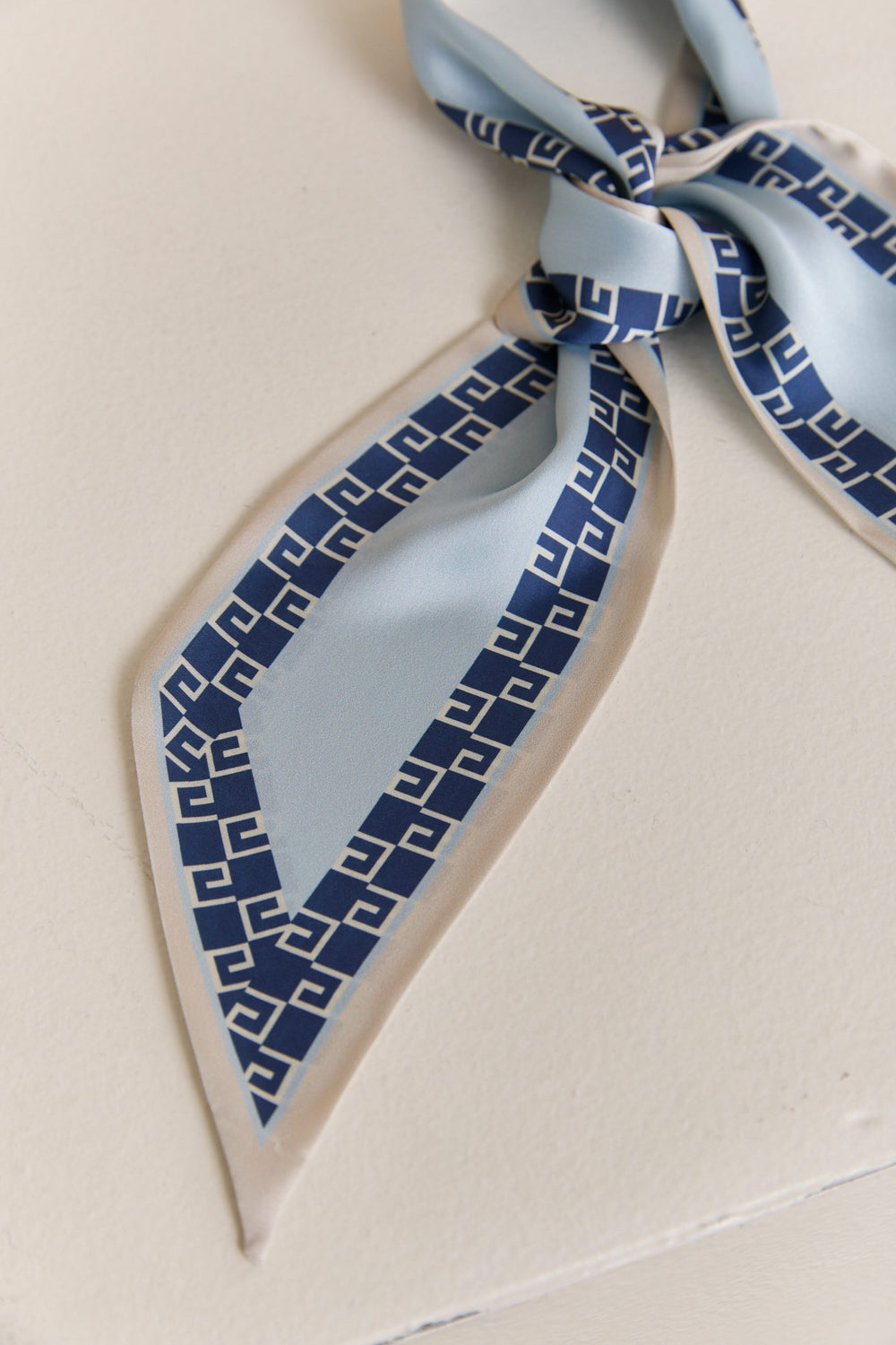 Foulard multi-motifs