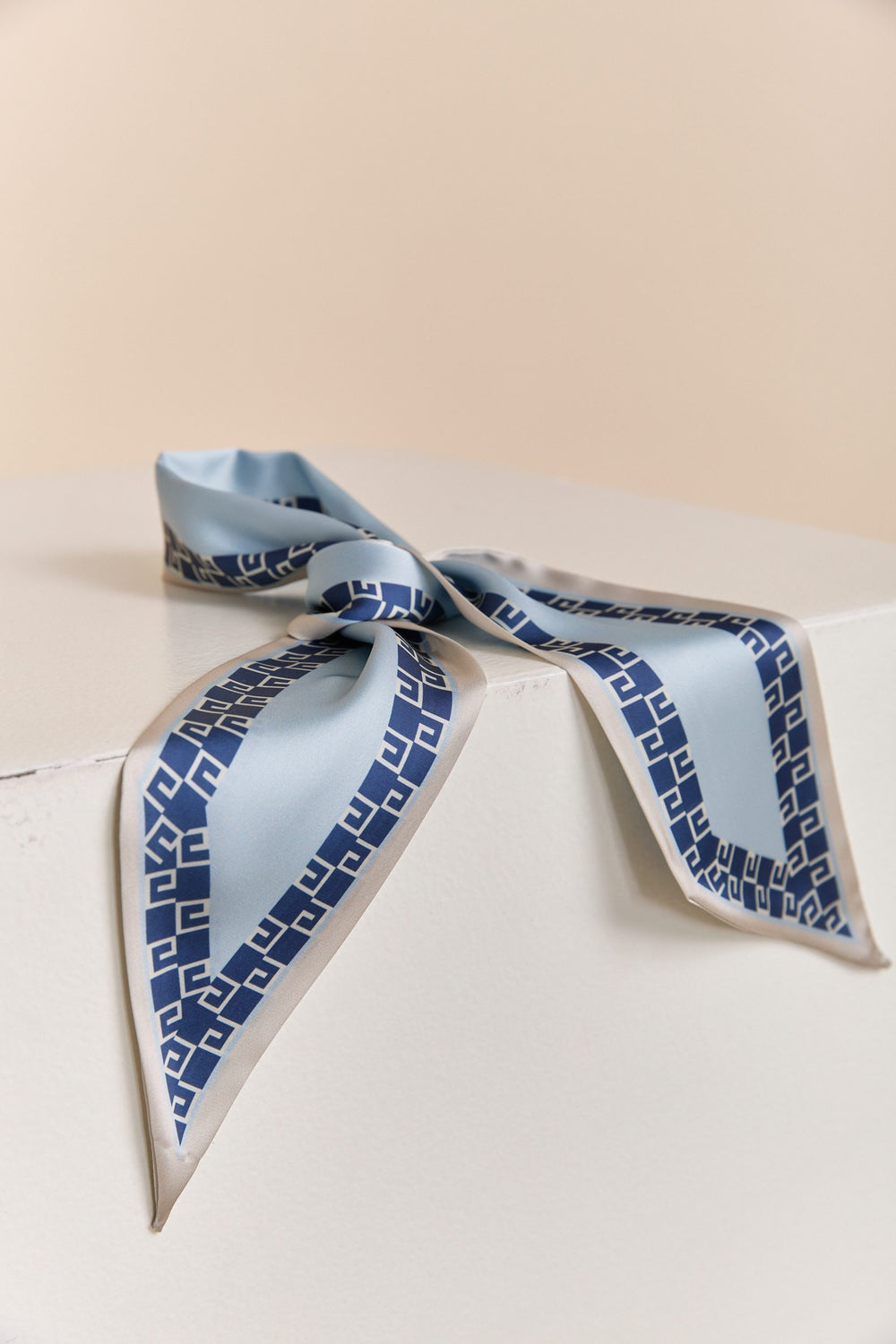 Foulard multi-motifs