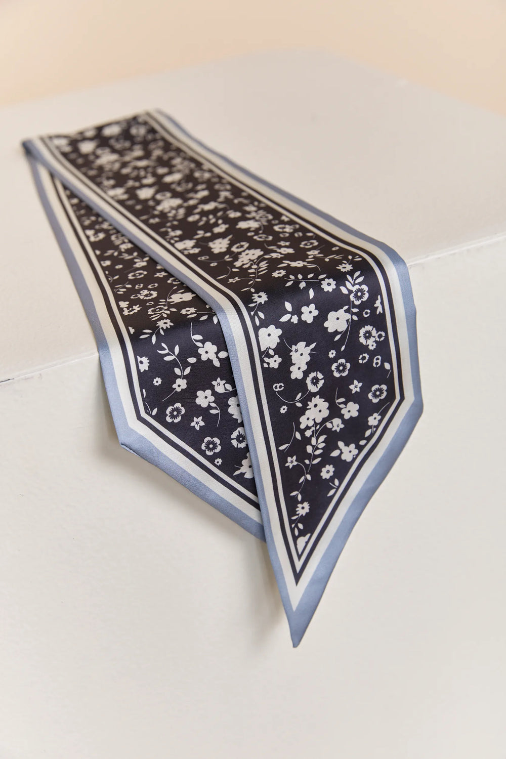 Foulard à imprimé floral