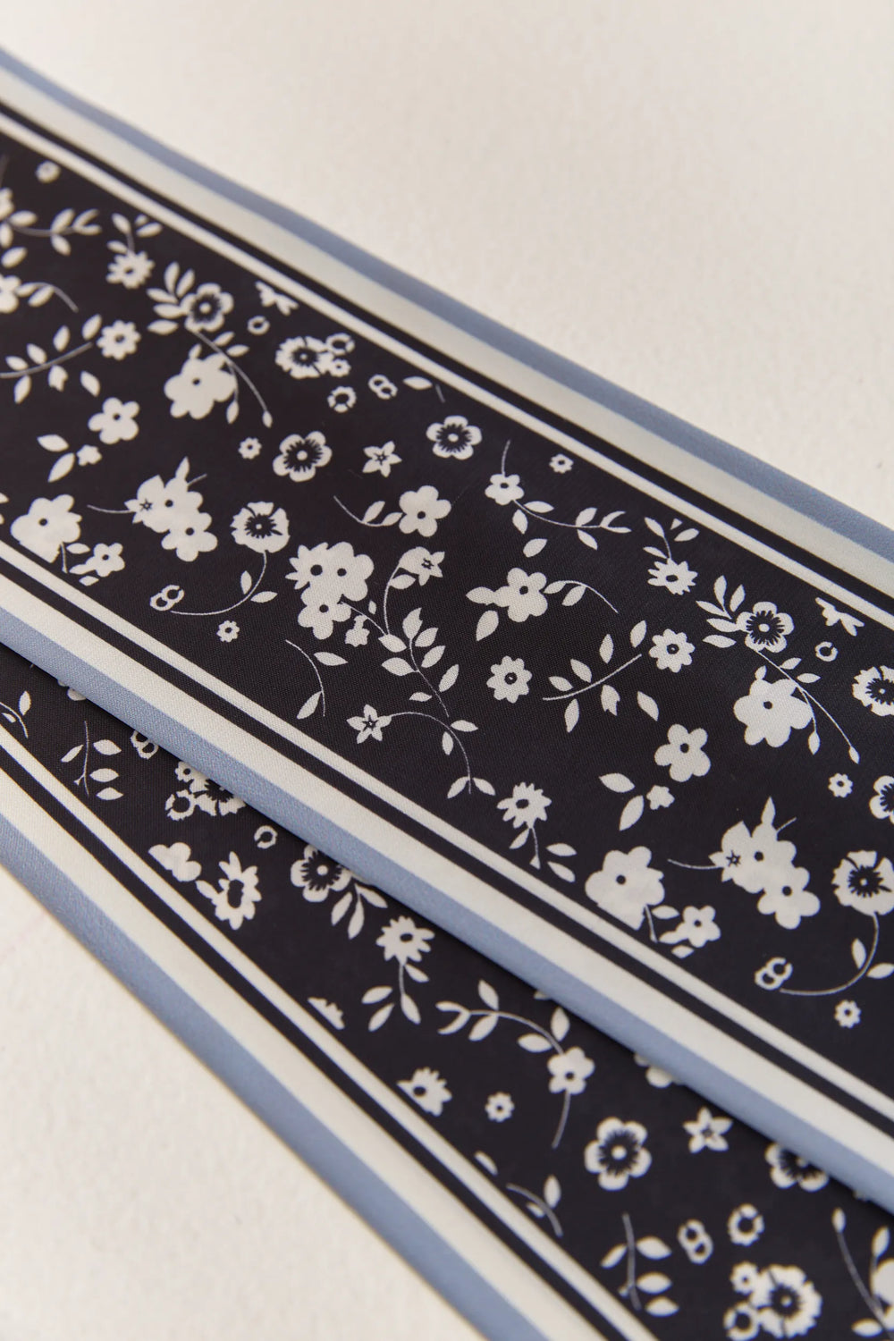 Foulard à imprimé floral