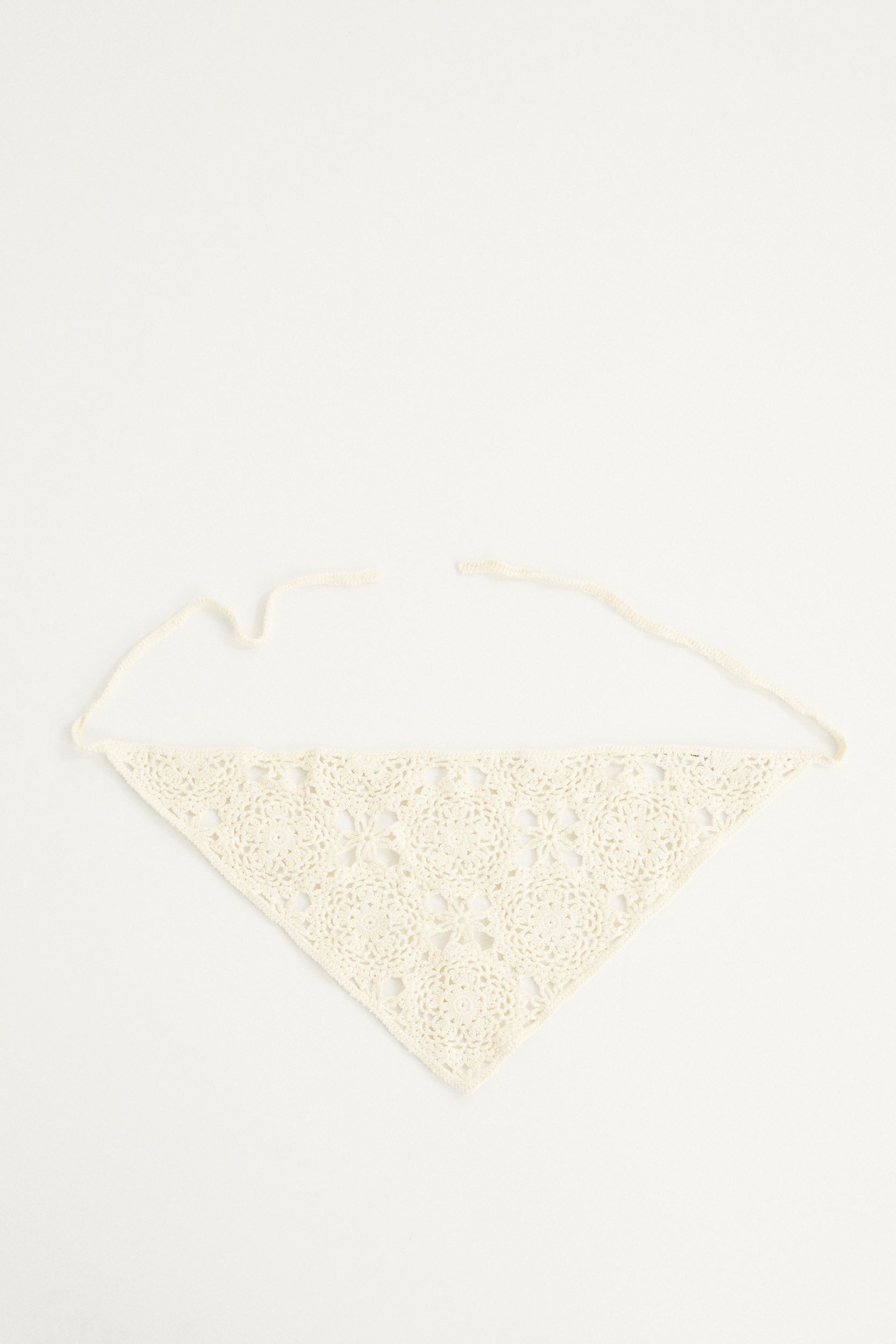 Écharpe triangulaire en crochet