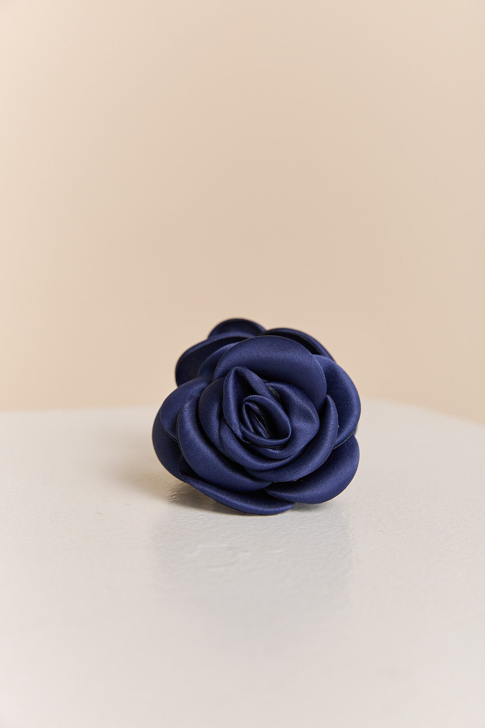 Flower-shaped hair clip