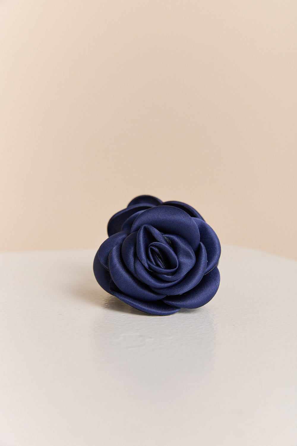 Flower-shaped hair clip