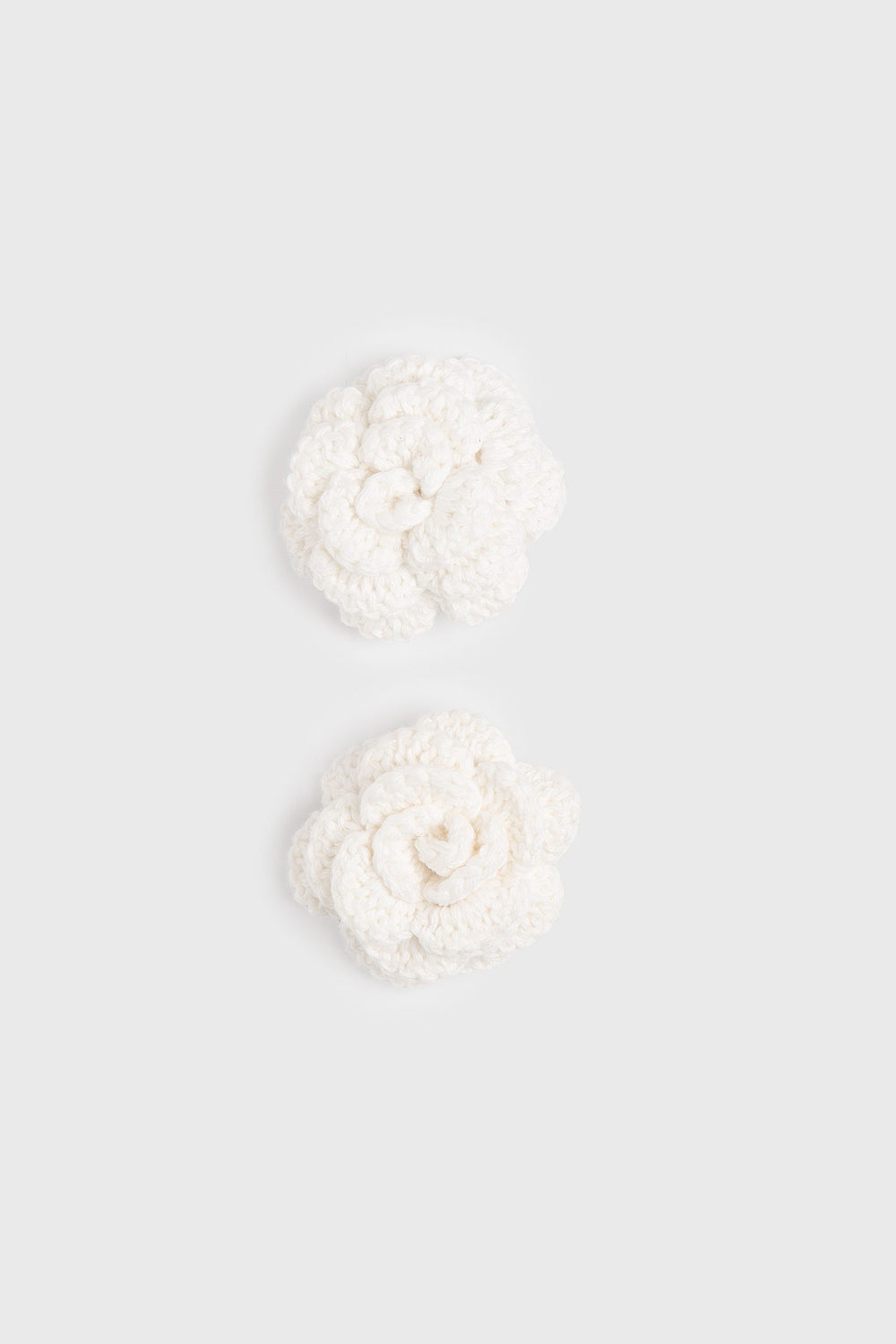 Flower-shaped clip