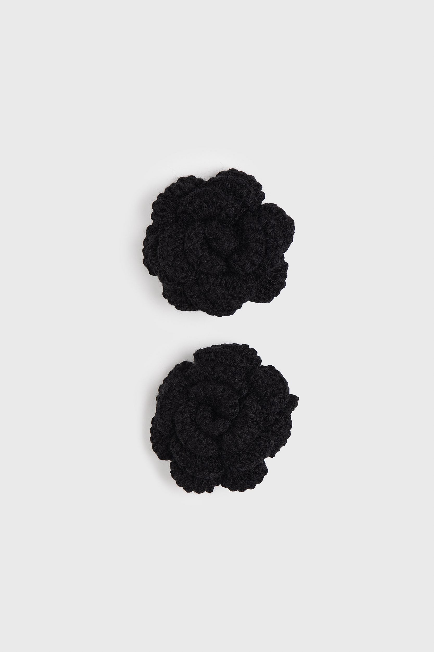 Flower-shaped clip