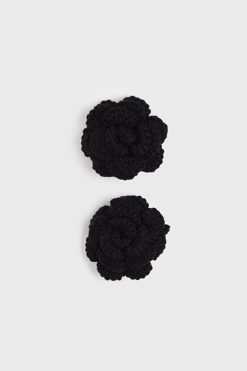 Flower-shaped clip