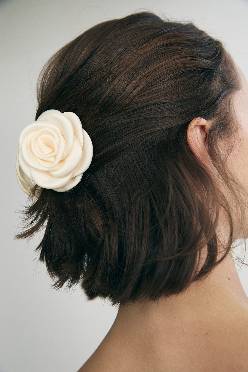 Flower-shaped clip