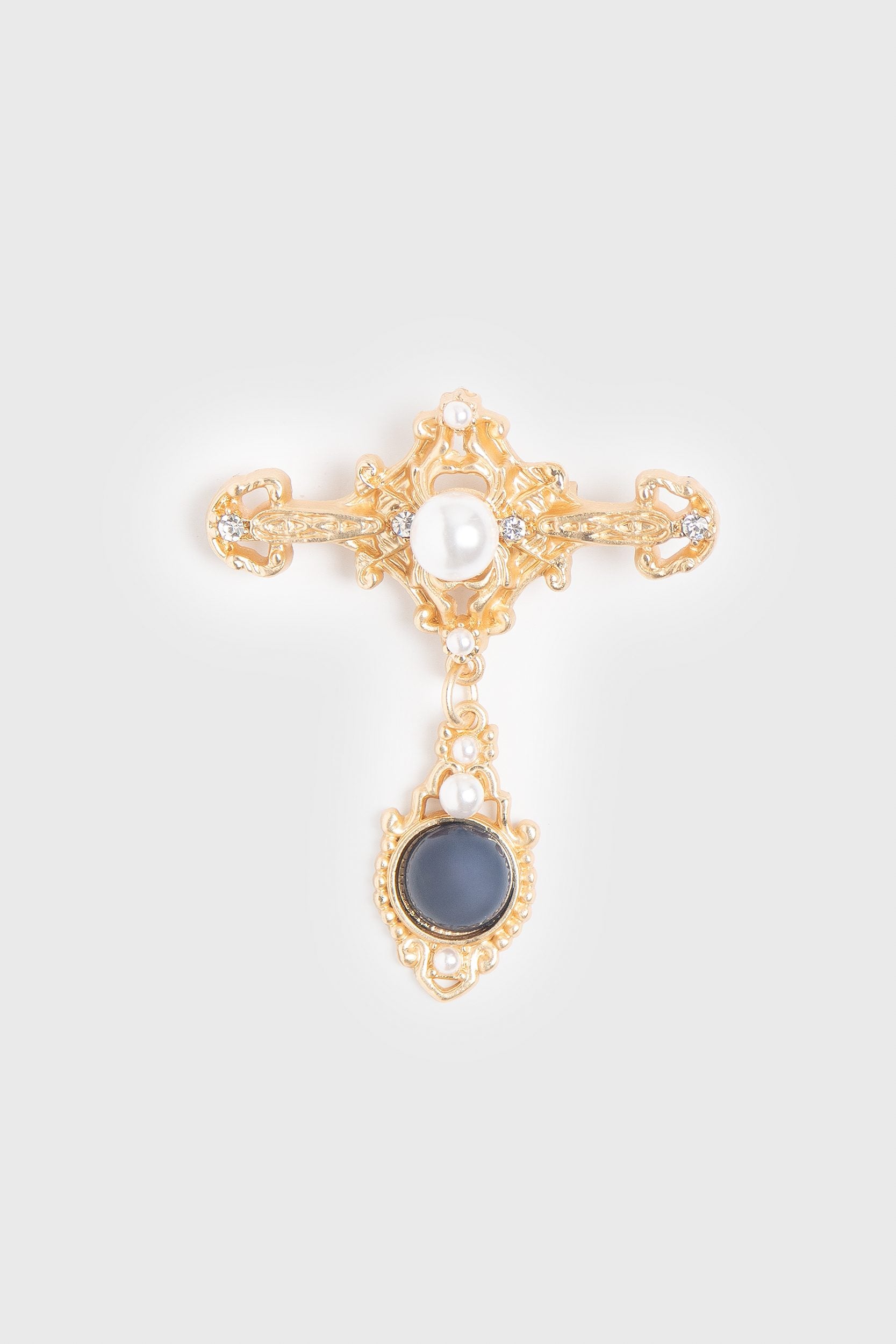 Gold brooch with pearls