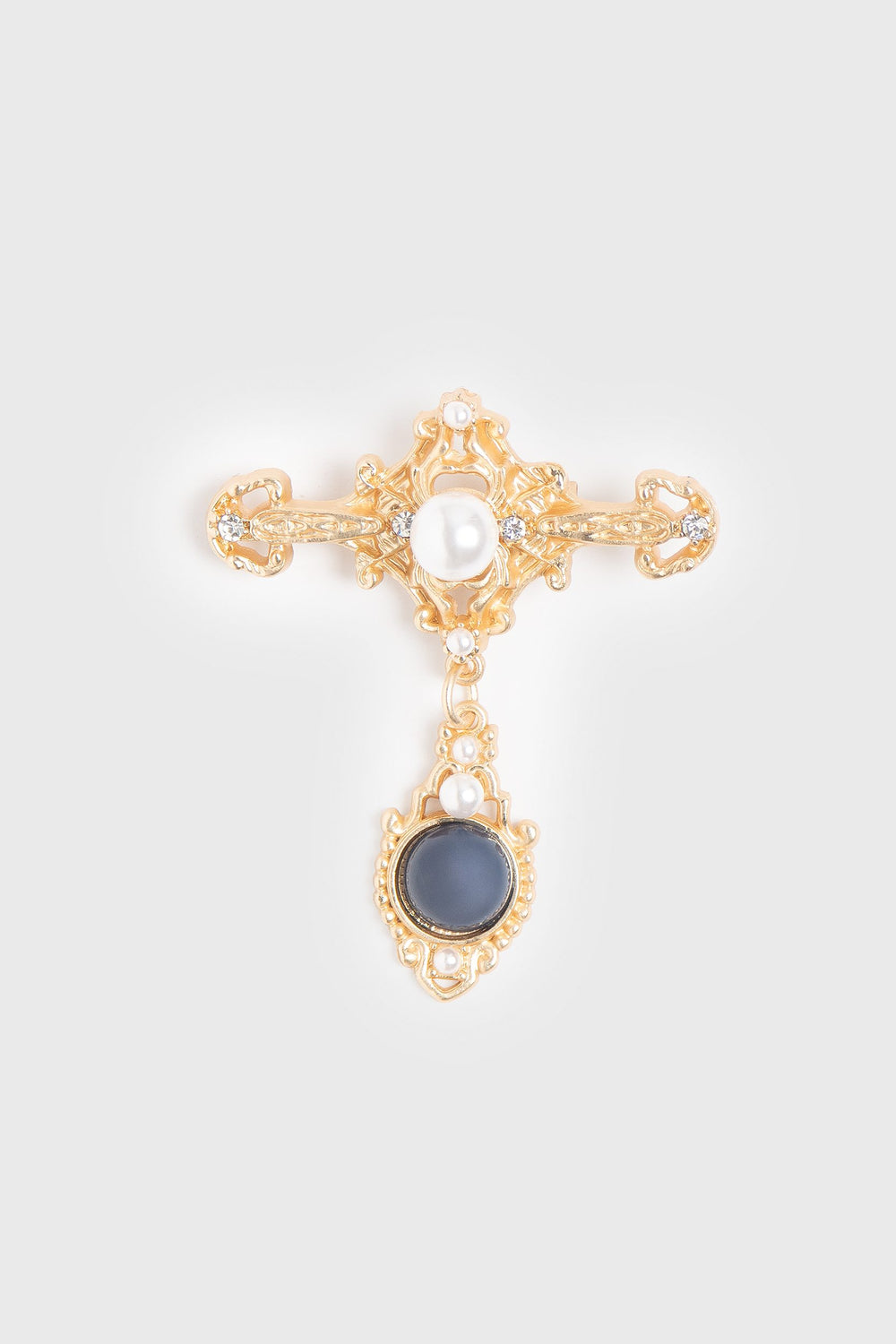 Gold brooch with pearls