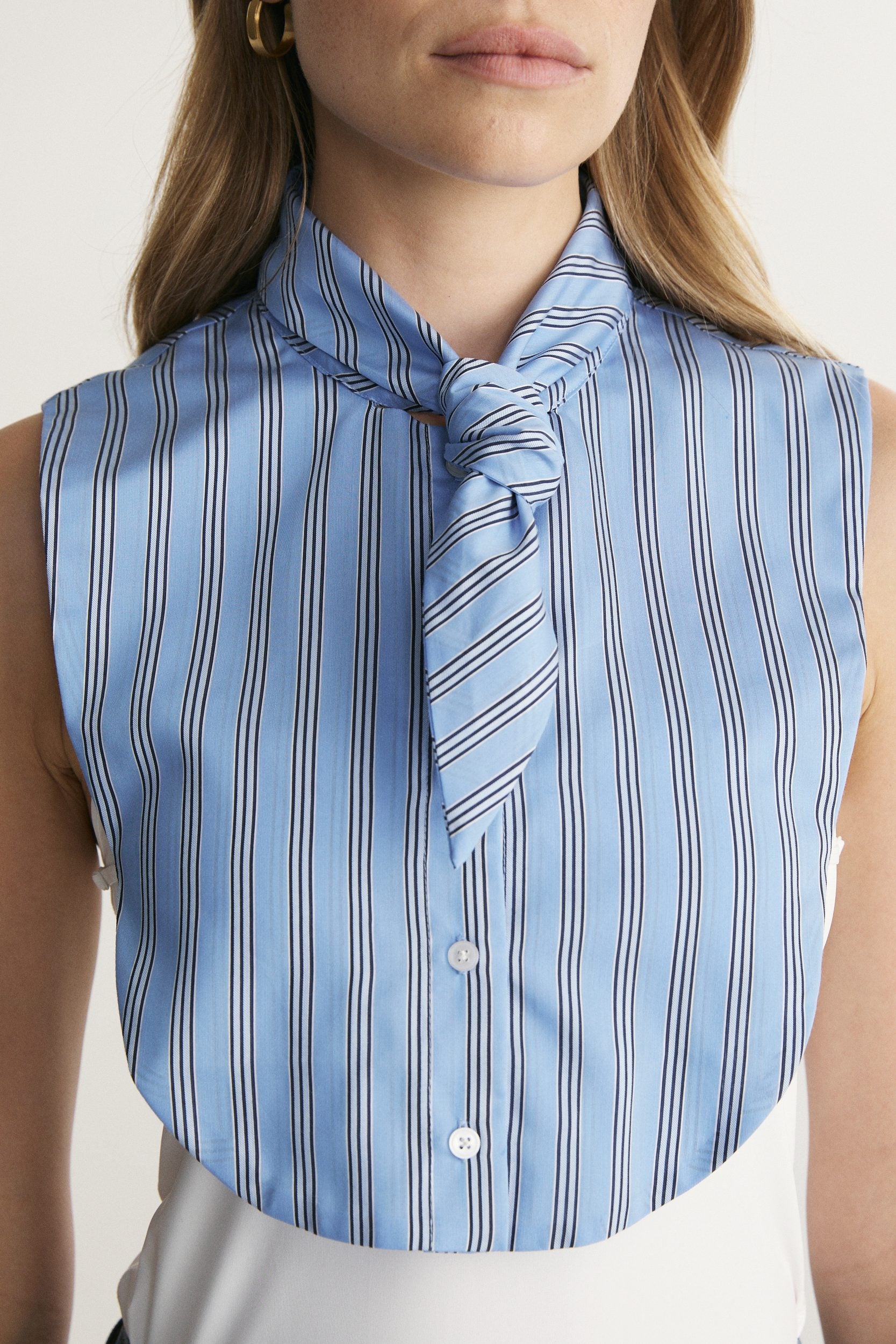 Striped plastron with knotted collar