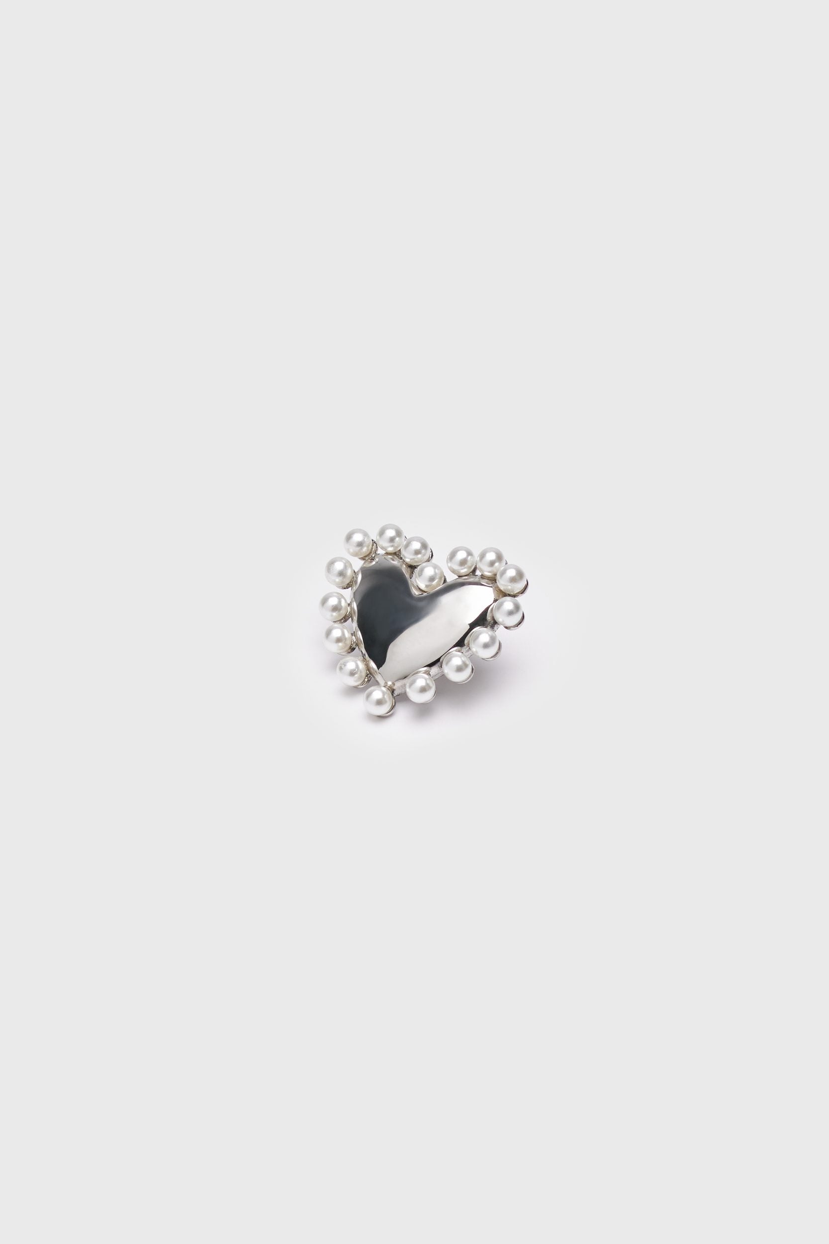 Broche en forme de coeur avec perles