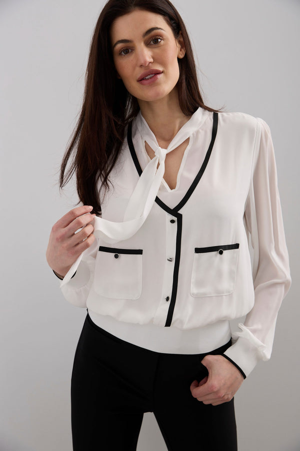 Blouse with puffy sleeves
