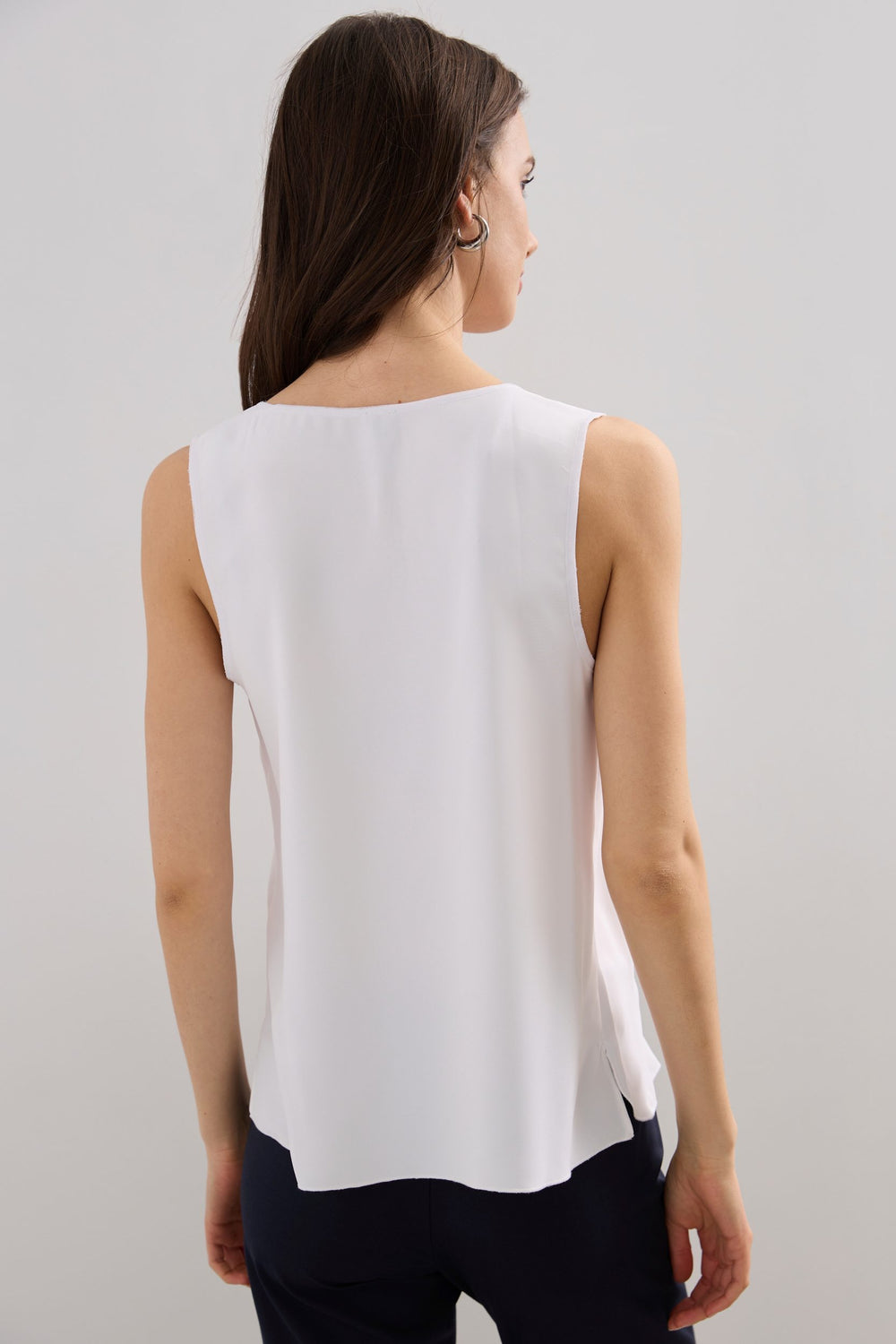 Sleeveless scoop neck top