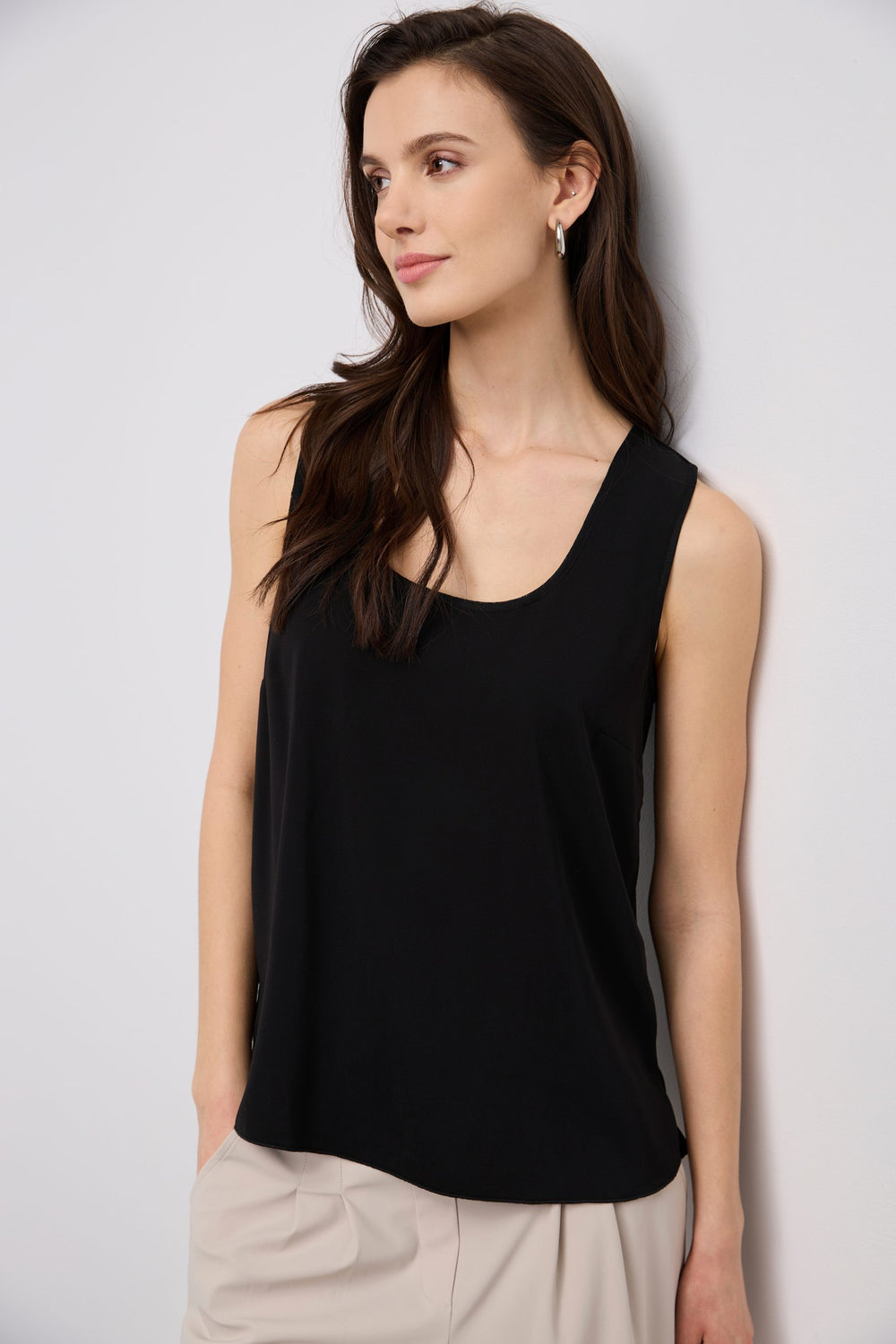 Sleeveless scoop neck top
