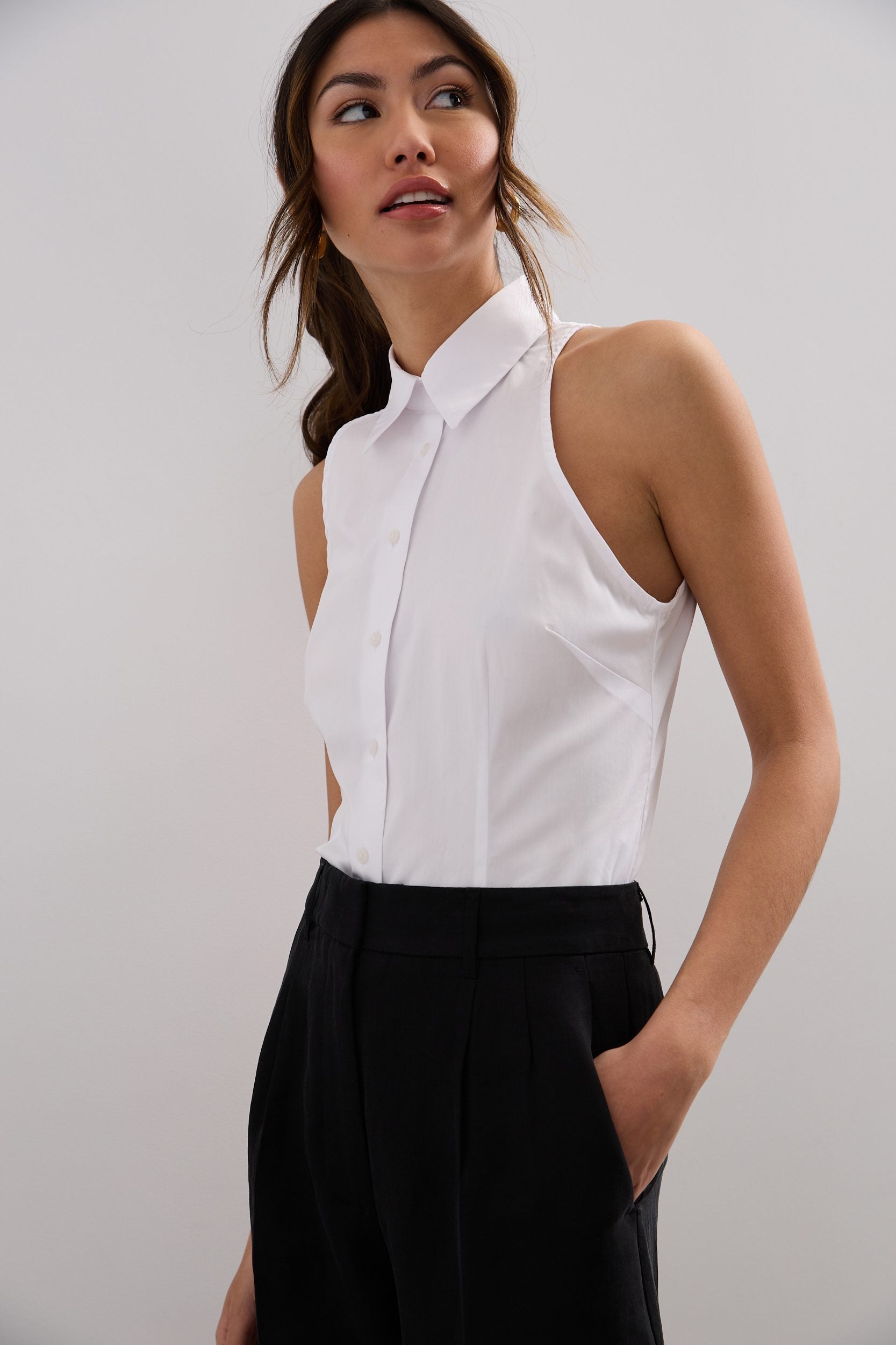 Poplin sleeveless button shirt