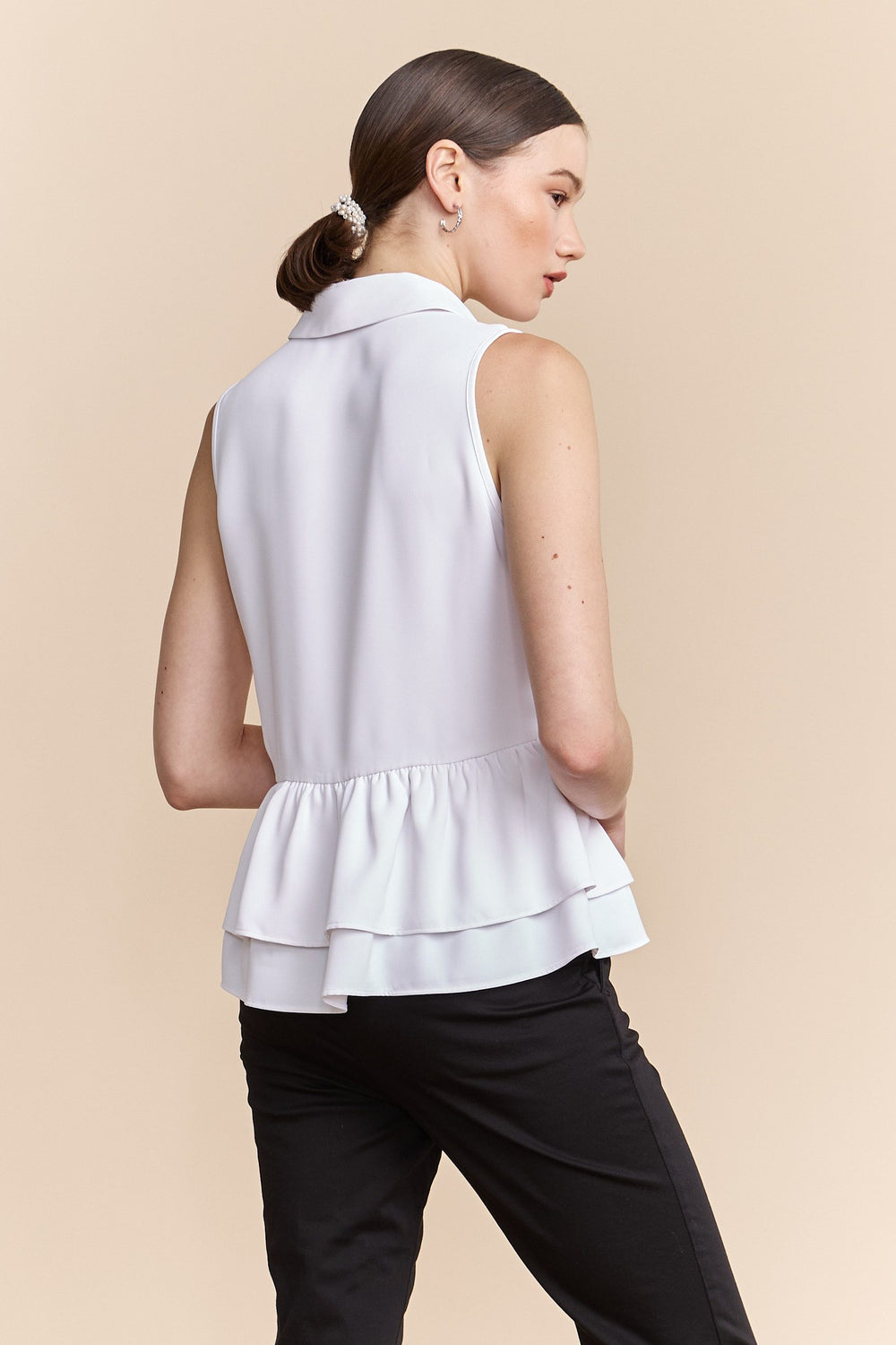 Sleeveless blouse with frills