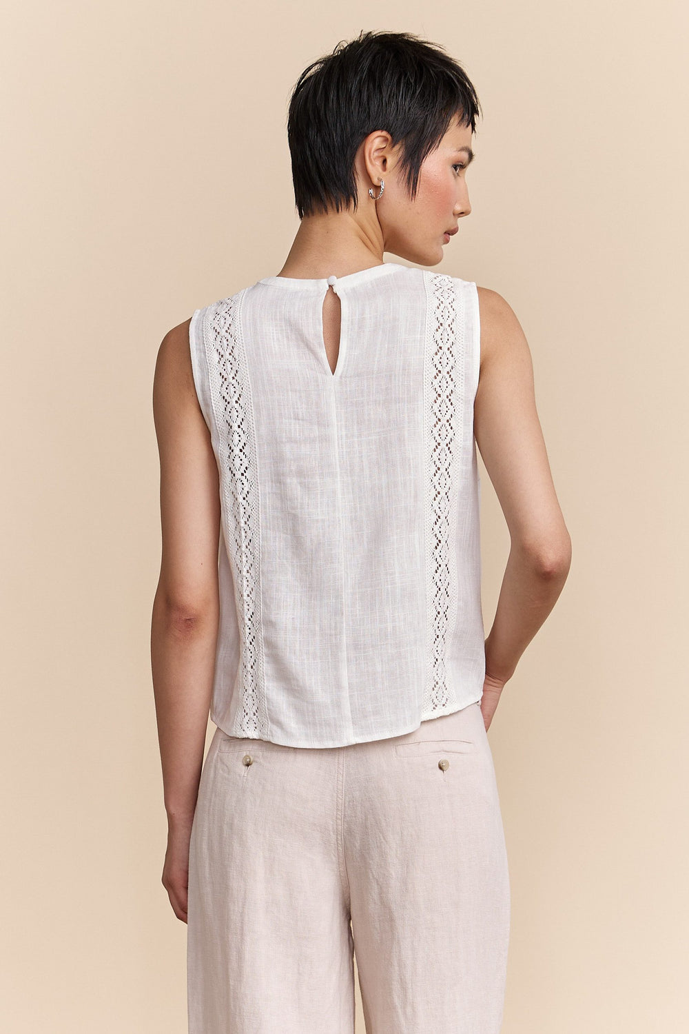 Sleeveless top with lace
