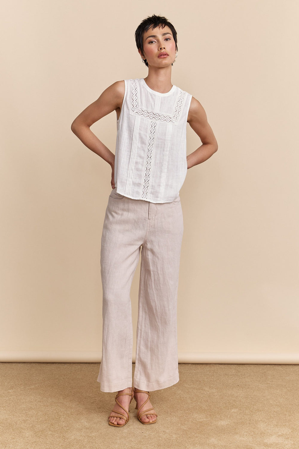 Sleeveless top with lace