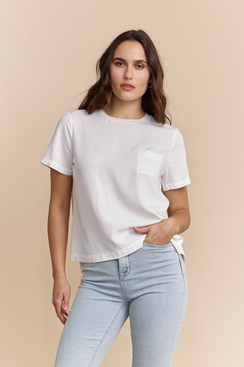 Loose-fitting top with neck detail