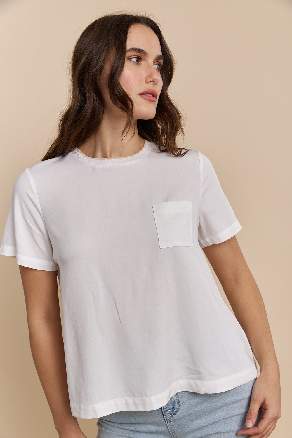 Loose-fitting top with neck detail