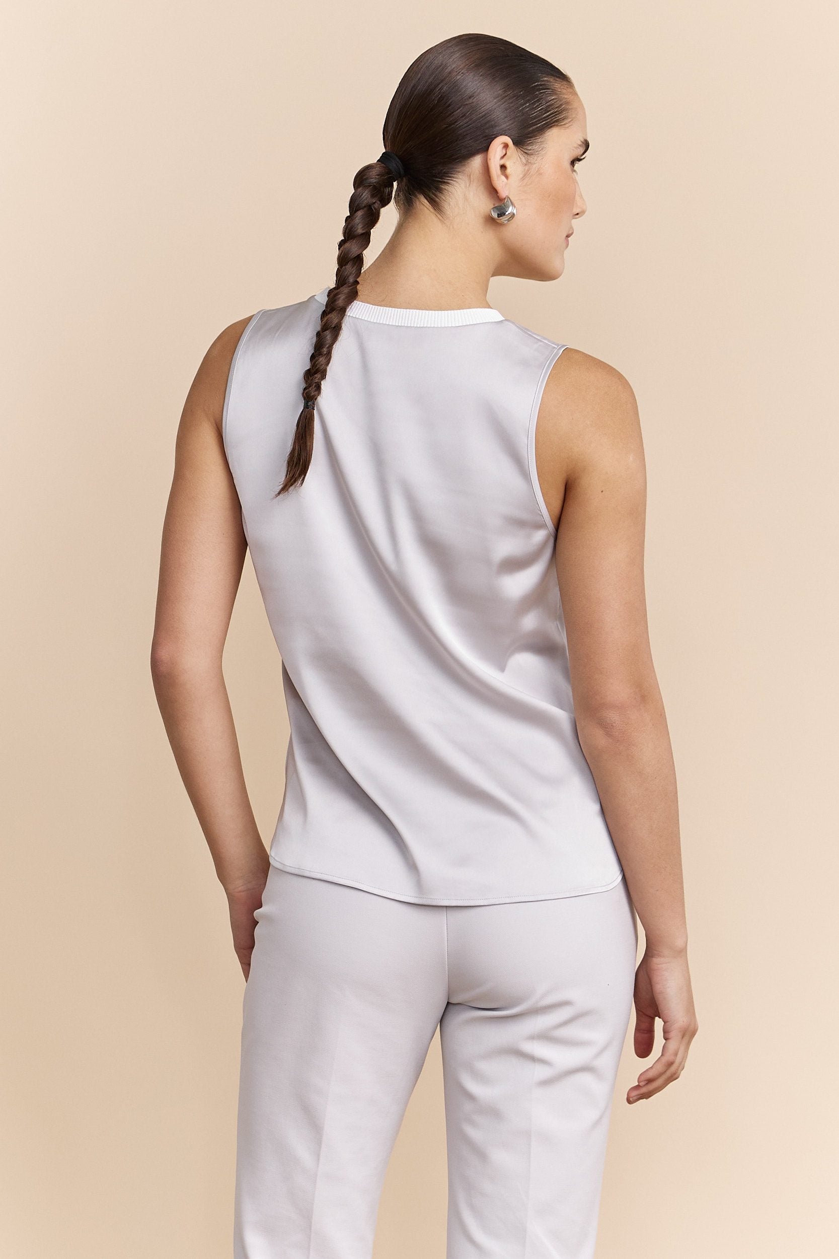 Sleeveless top with rib detail