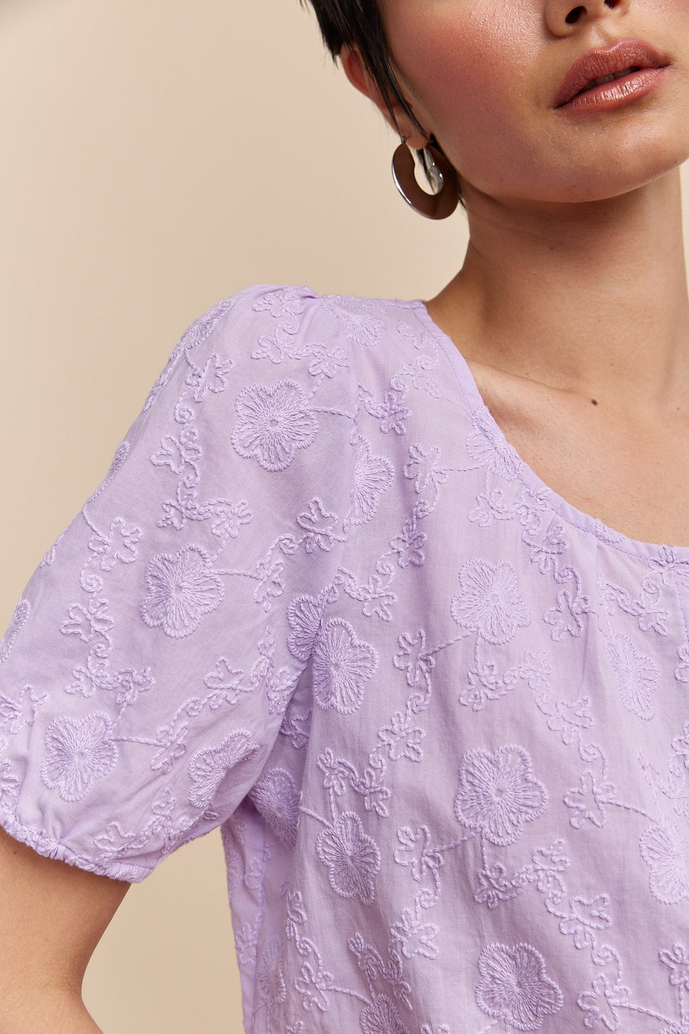 Blouse à manches bouffantes en broderie