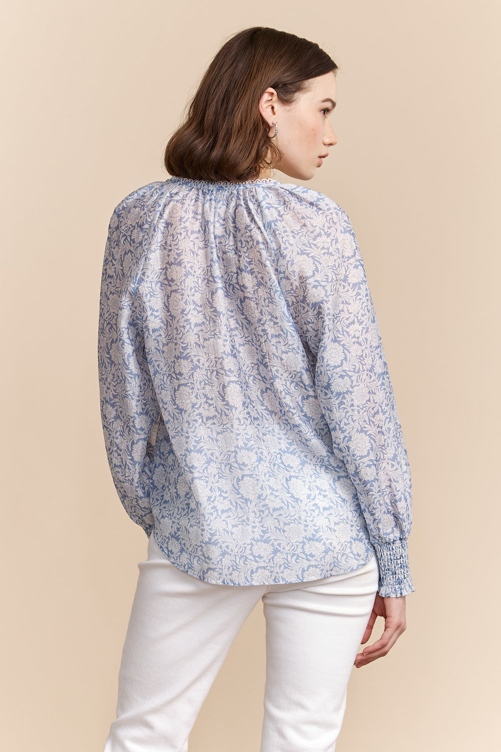 Blouse semi-transparente avec imprimé floral