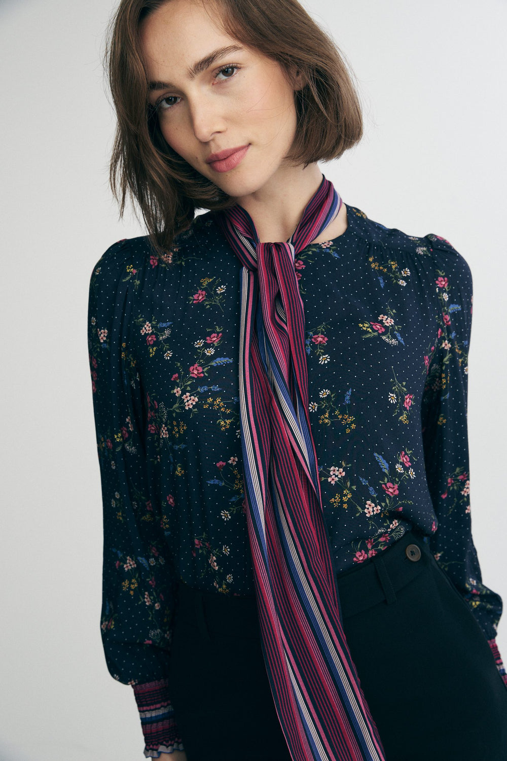 Blouse imprimé fleuri avec col noué