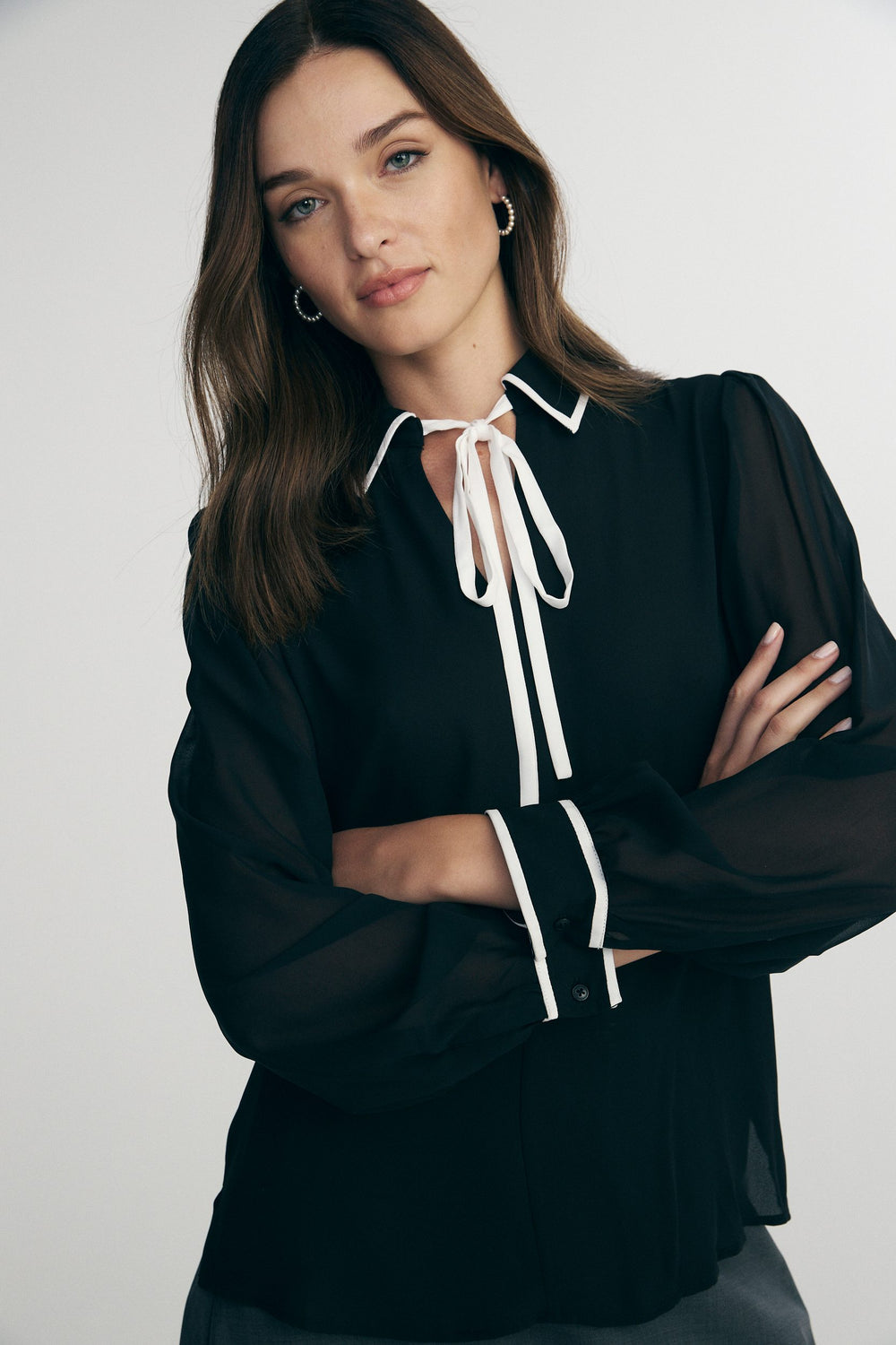 Puffy sleeve blouse with tie