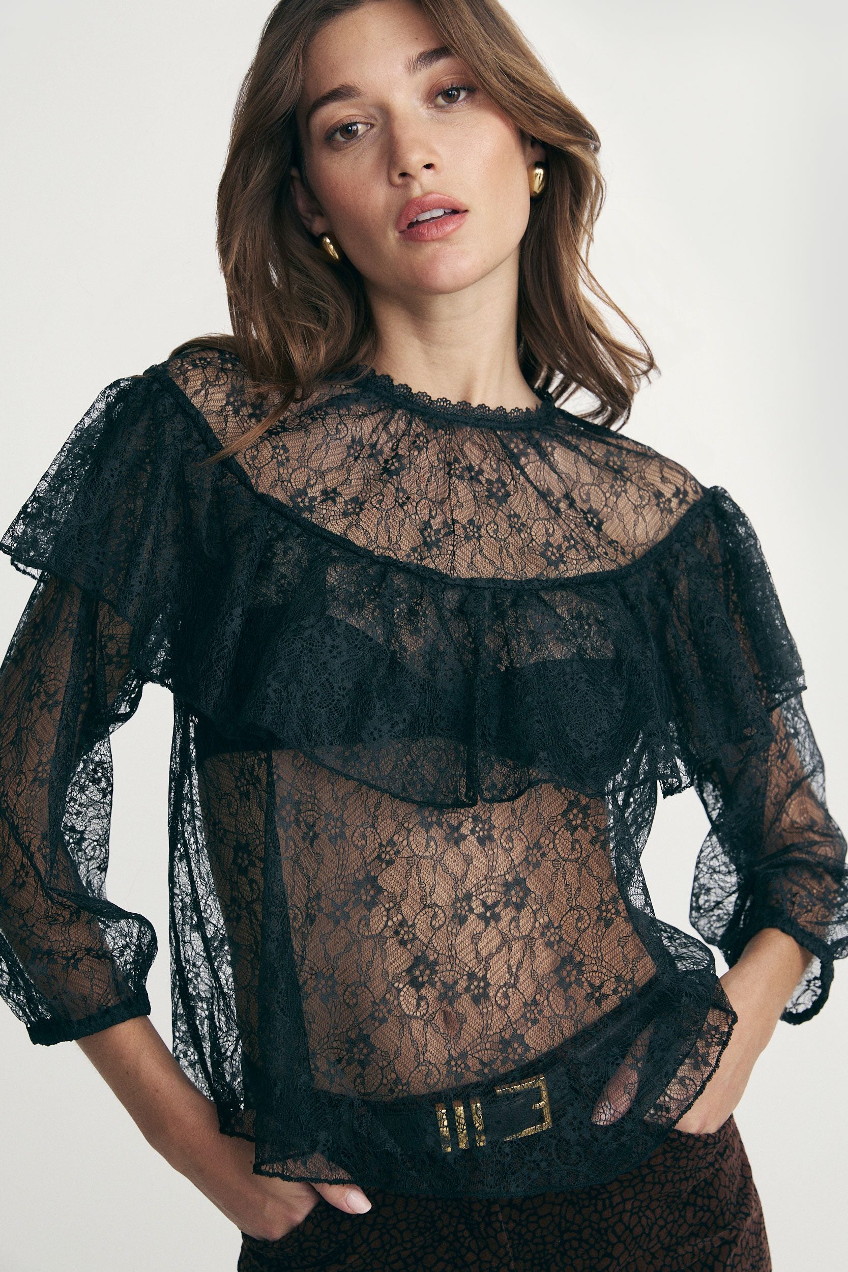 Blouse en dentelle à volants