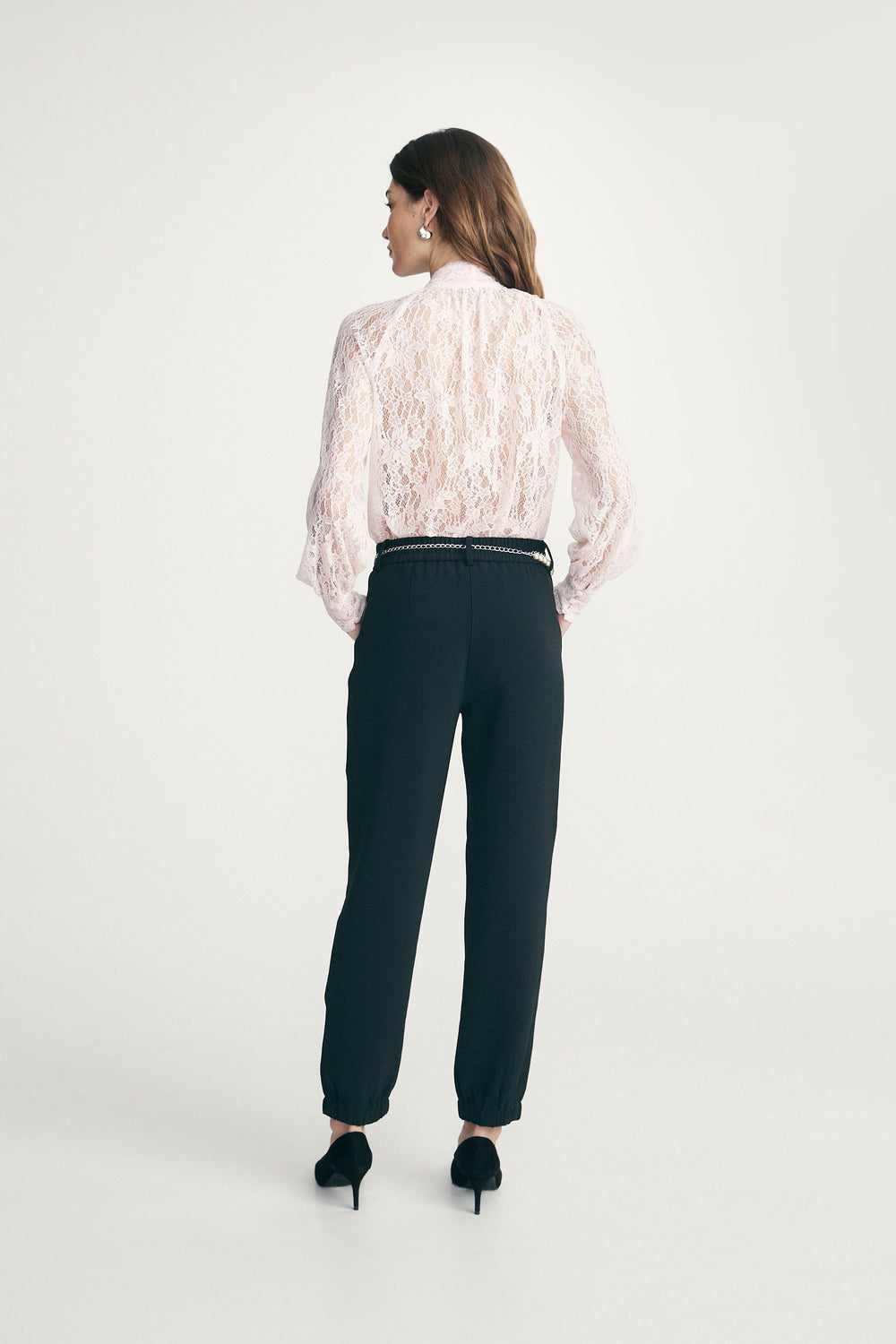 Blouse en dentelle à nœud lavallière